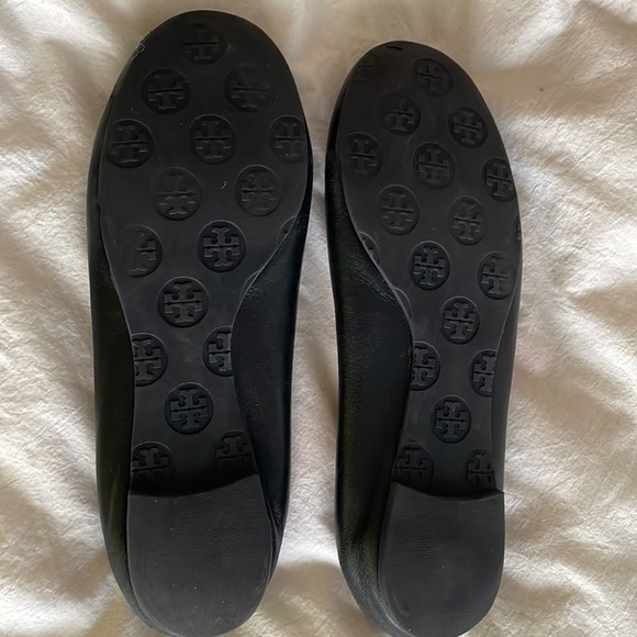 Tory Burch Gold Logo Black Flats Size 7 - Picture 4 of 6